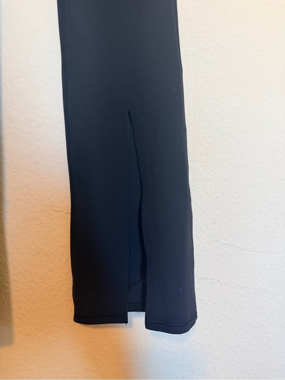 Vuori Daily Split Flare Pants in classic Black size small - Picture 5 of 9
